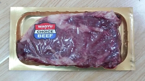 film dorato di 422mm Thermoforming per la salsiccia della carne del pacchetto della pelle che imballa involucro di plastica