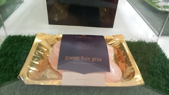 film dorato di 422mm Thermoforming per la salsiccia della carne del pacchetto della pelle che imballa involucro di plastica